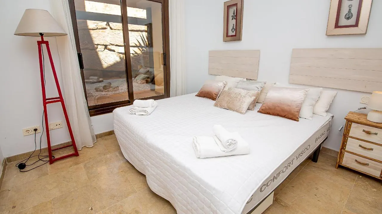 דירות מנילבה Coto Real Naxos 202 0*,